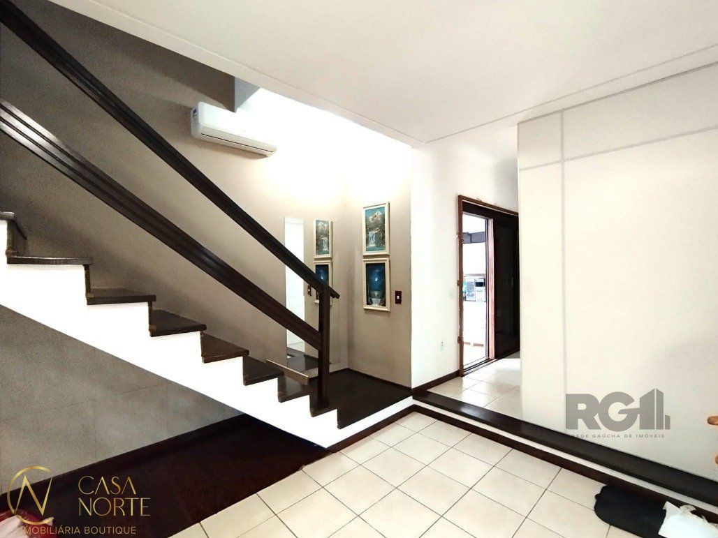 Casa à venda com 3 quartos, 170m², 1 suíte, 3 vagas, Rua Ari Peixoto Martins no bairro Espírito Santo em Porto Alegre