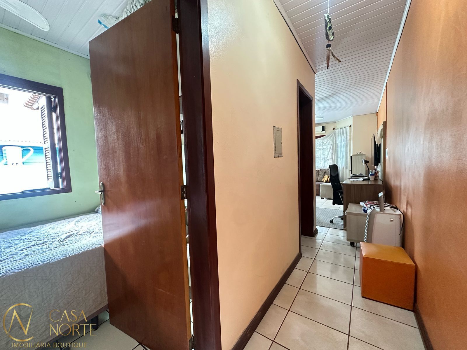 Casa à venda com 2 quartos, 98m², 2 vagas, Rua Lauro Motta Duarte no bairro Belém Novo em Porto Alegre