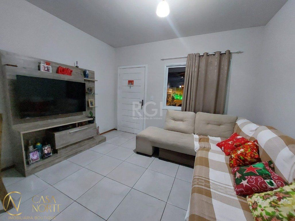 Sobrado à venda com 2 quartos, 82m², 1 vaga, Rua Capitao Pedroso no bairro Restinga em Porto Alegre