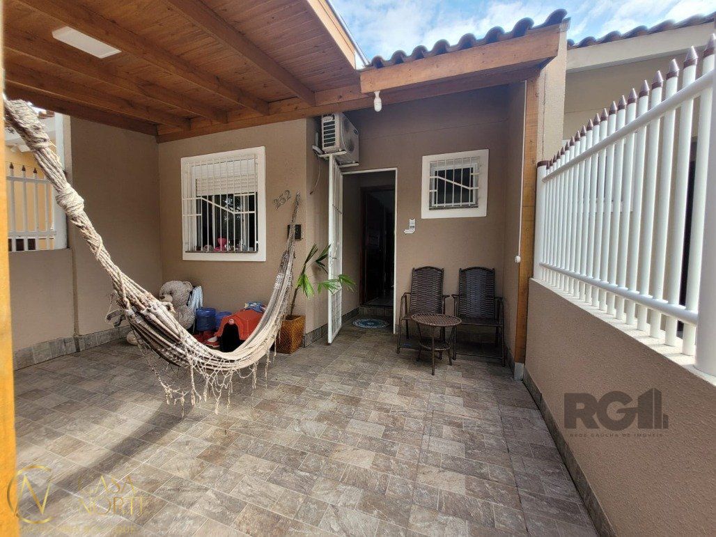 Casa à venda com 2 quartos, 38m², 2 vagas, Rua Clóvis Stenzel no bairro Restinga em Porto Alegre