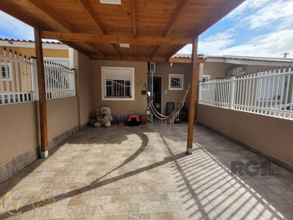 Casa à venda com 2 quartos, 38m², 2 vagas, Rua Clóvis Stenzel no bairro Restinga em Porto Alegre