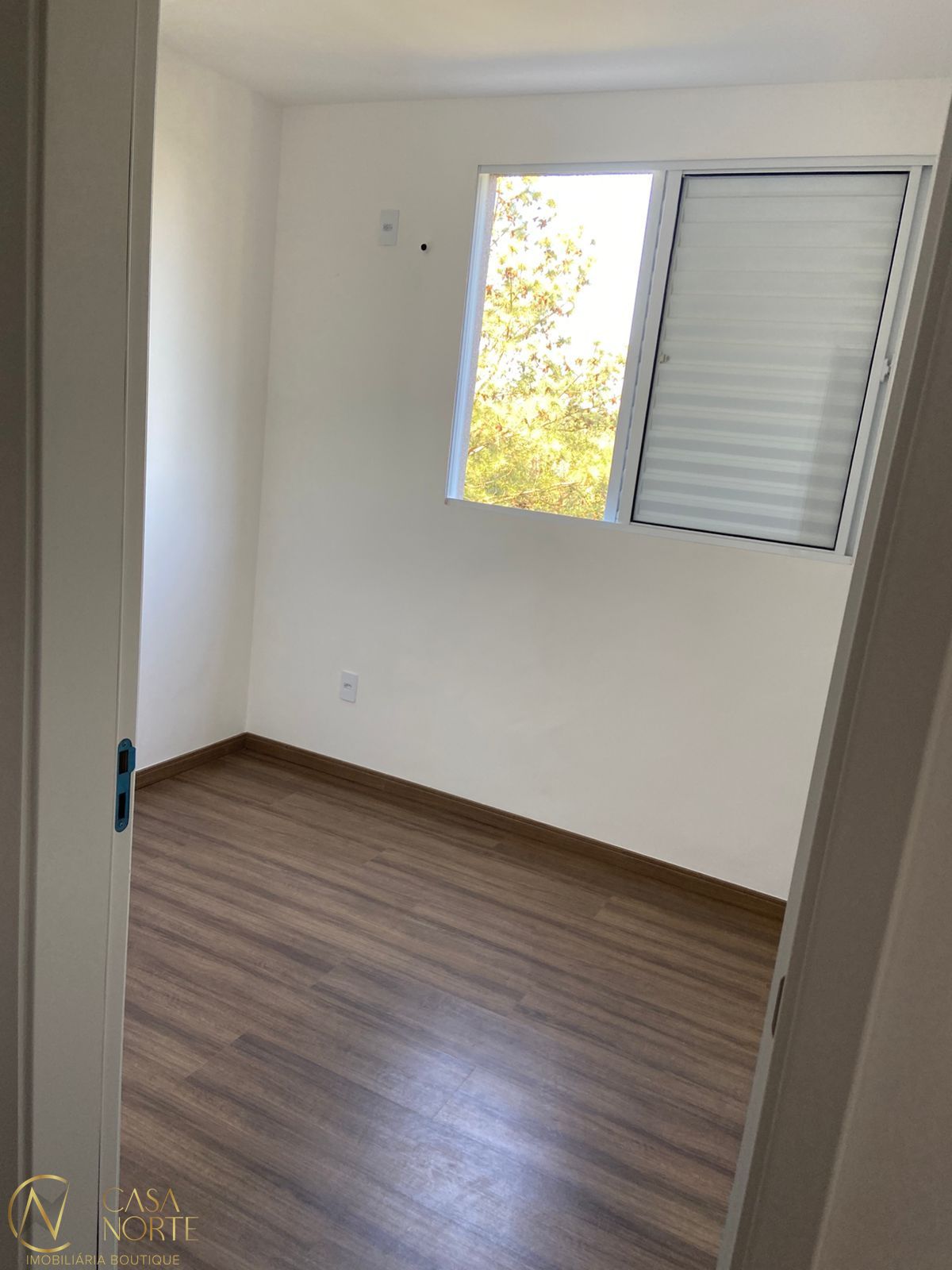 Apartamento à venda com 2 quartos, 45m², Avenida Edgar Pires de Castro no bairro Restinga em Porto Alegre