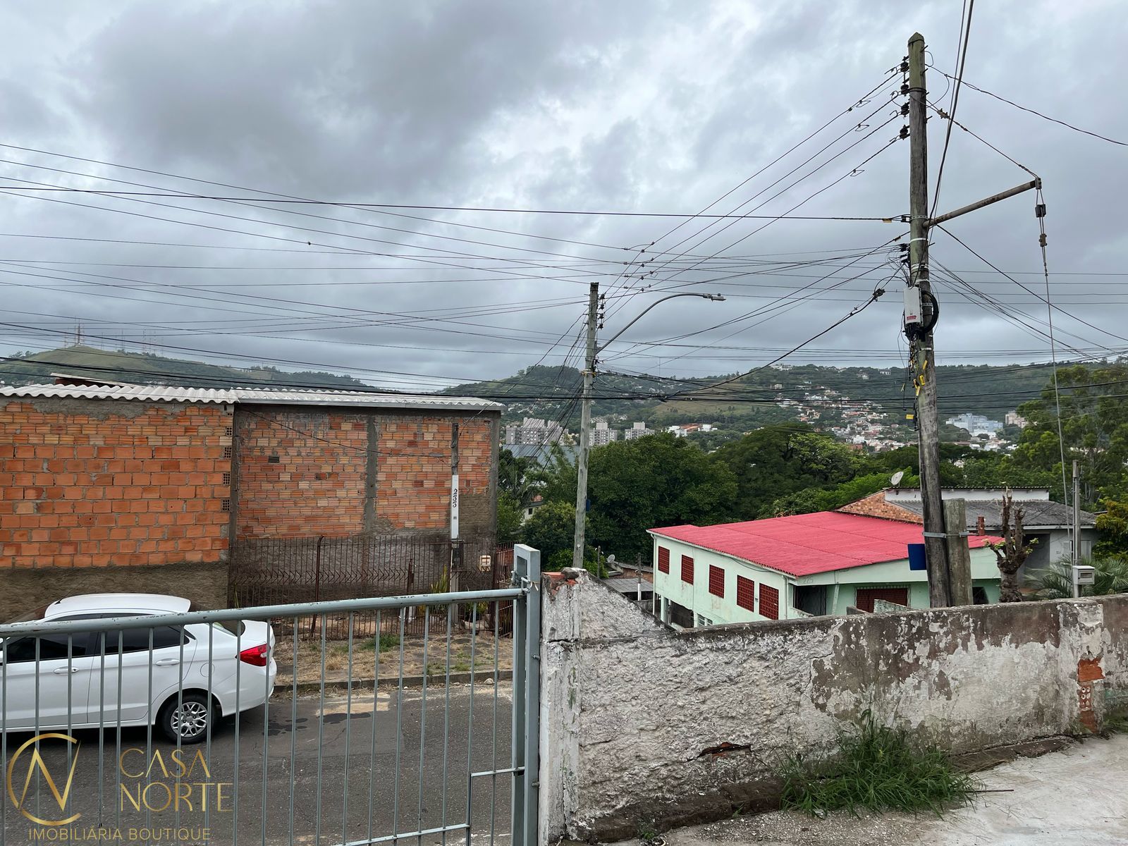 Casa à venda com 2 quartos, 70m², 2 vagas, Rua Miriam Gress no bairro Teresópolis em Porto Alegre