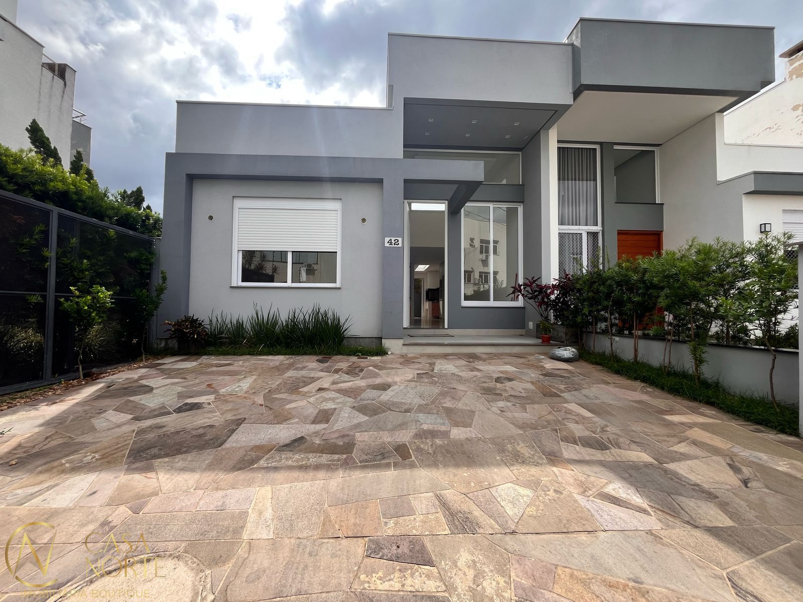 Casa de Condomínio à venda com 3 quartos, 95m², 1 suíte, 2 vagas, Rua Eroni Soares Machado no bairro Hípica em Porto Alegre