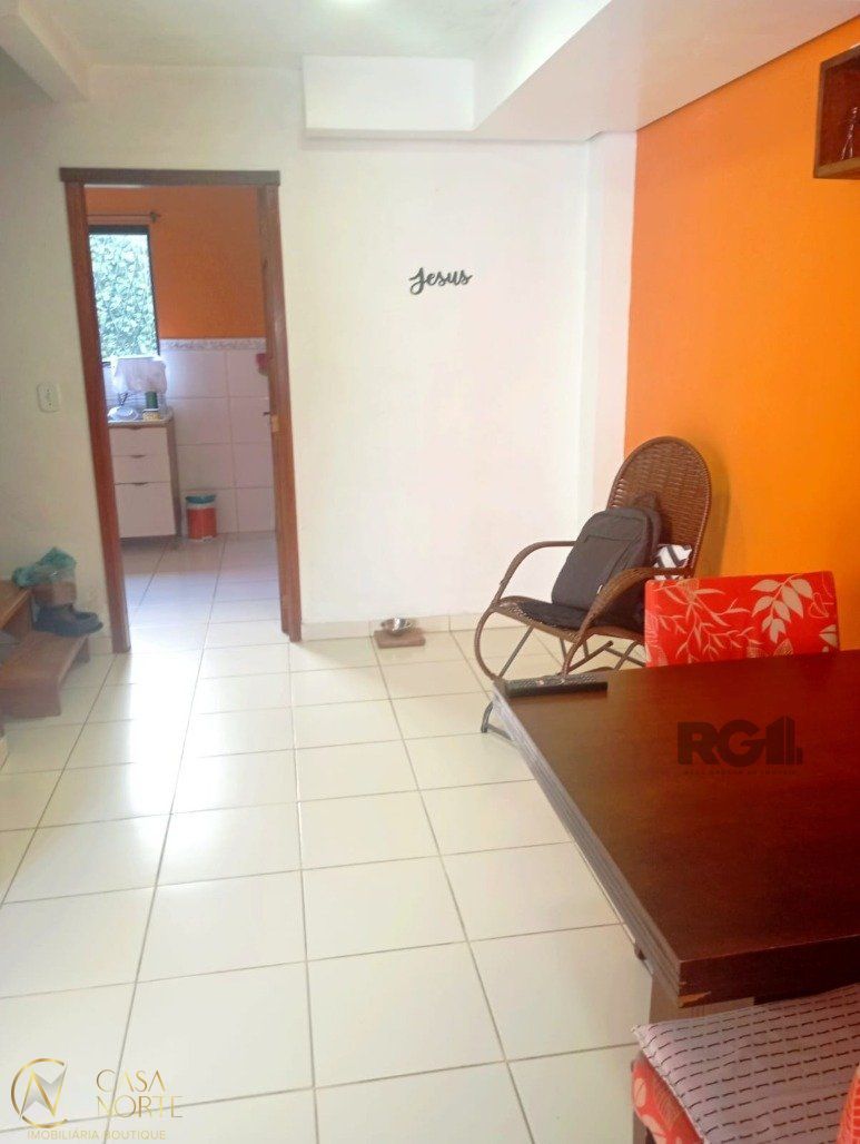 Sobrado à venda com 2 quartos, 80m², 2 vagas, Beco Chácara do Banco no bairro Restinga em Porto Alegre
