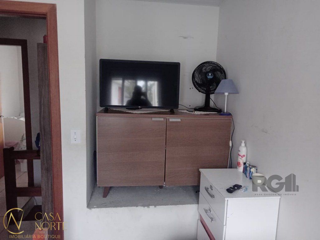 Casa de Condomínio à venda com 2 quartos, 82m², 1 vaga, Rua Capitão Pedroso no bairro Restinga em Porto Alegre