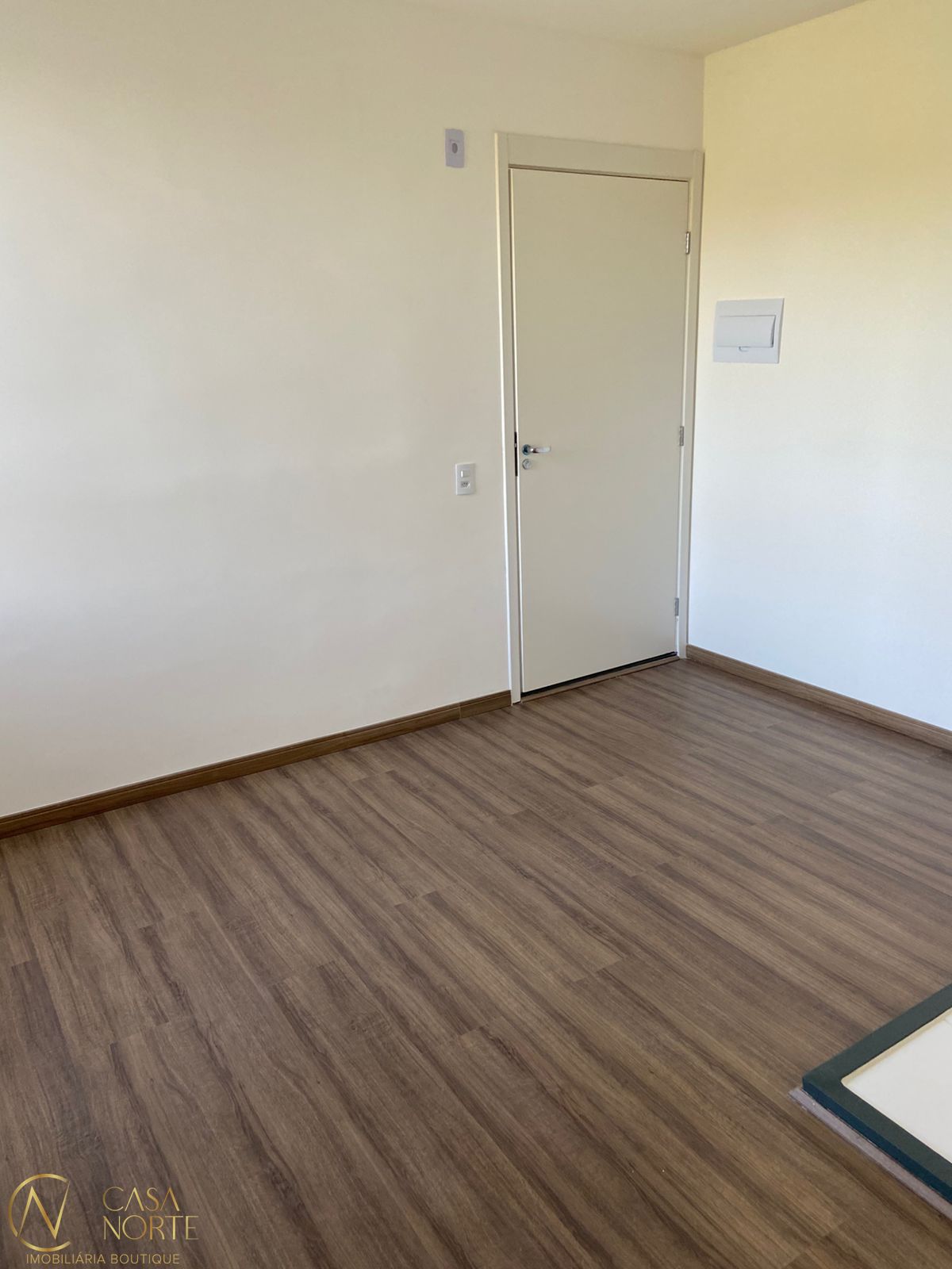 Apartamento à venda com 2 quartos, 45m², Avenida Edgar Pires de Castro no bairro Restinga em Porto Alegre