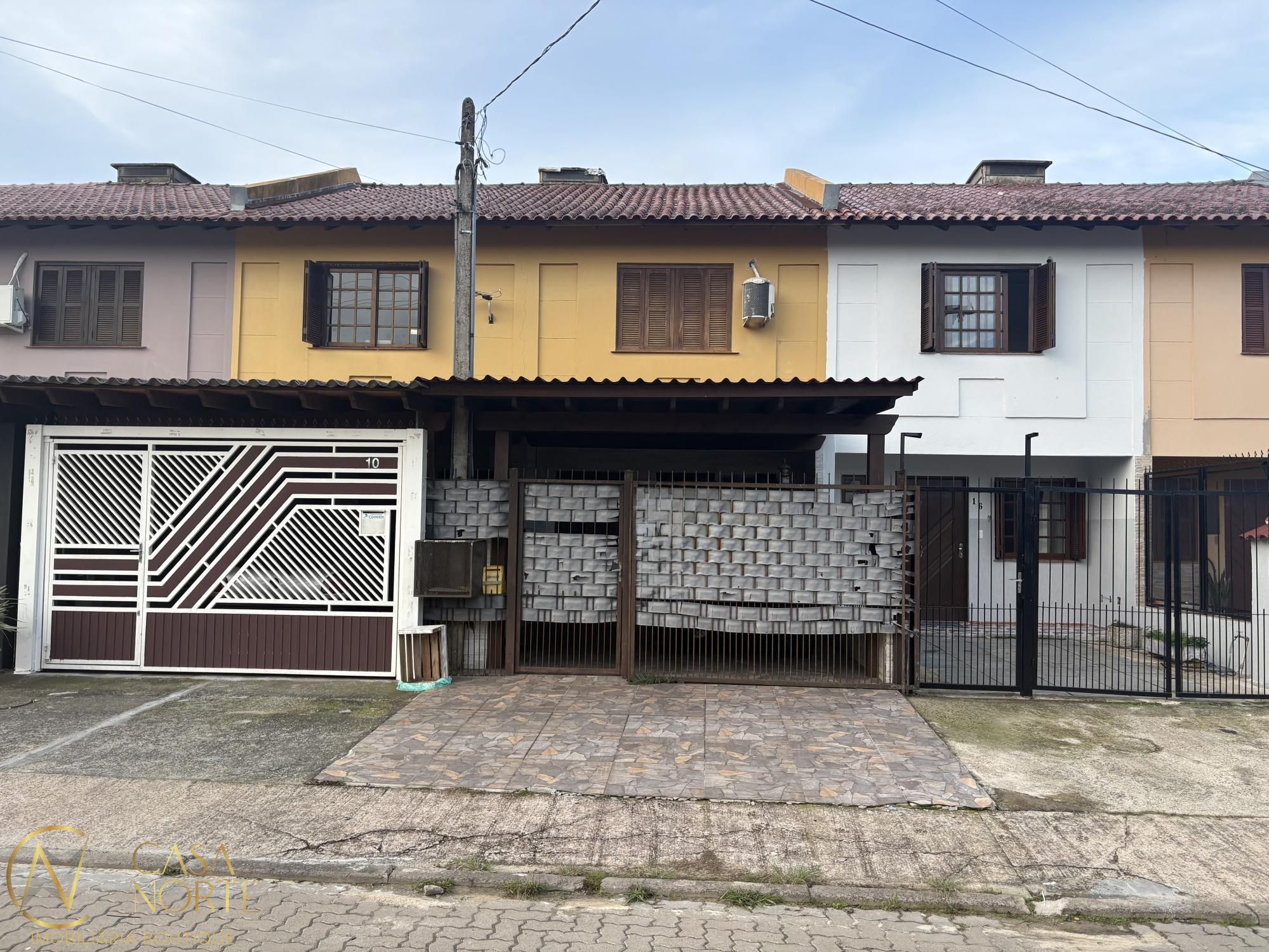 Sobrado à venda com 2 quartos, 68m², 1 suíte, 1 vaga, Rua João Augusto Pestana no bairro Belém Novo em Porto Alegre