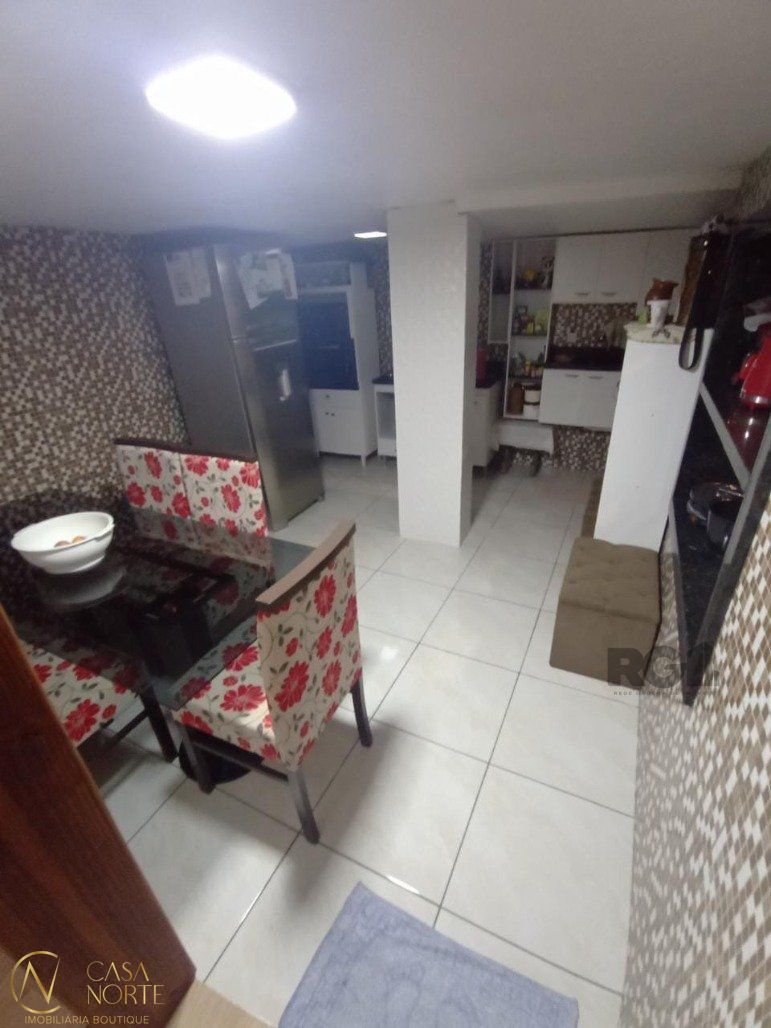 Casa à venda com 2 quartos, 150m², 1 vaga, Avenida Guaiba no bairro Vila Assunção em Porto Alegre