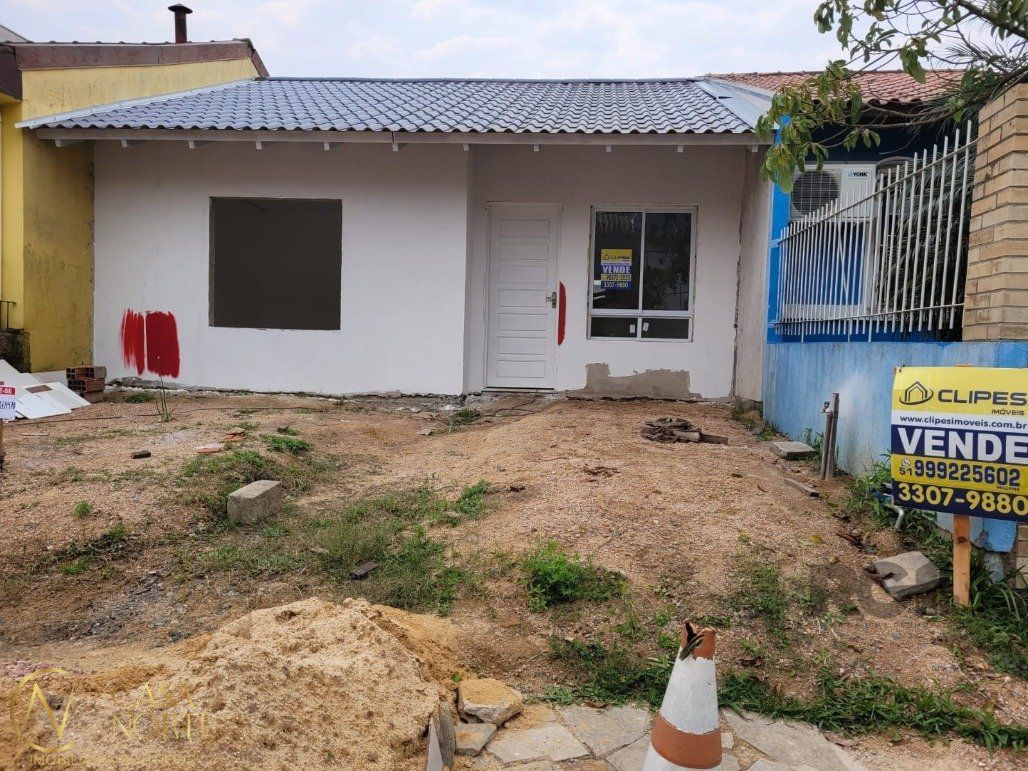 Casa à venda com 2 quartos, 60m², 2 vagas, Rua Guatambu no bairro Hípica em Porto Alegre