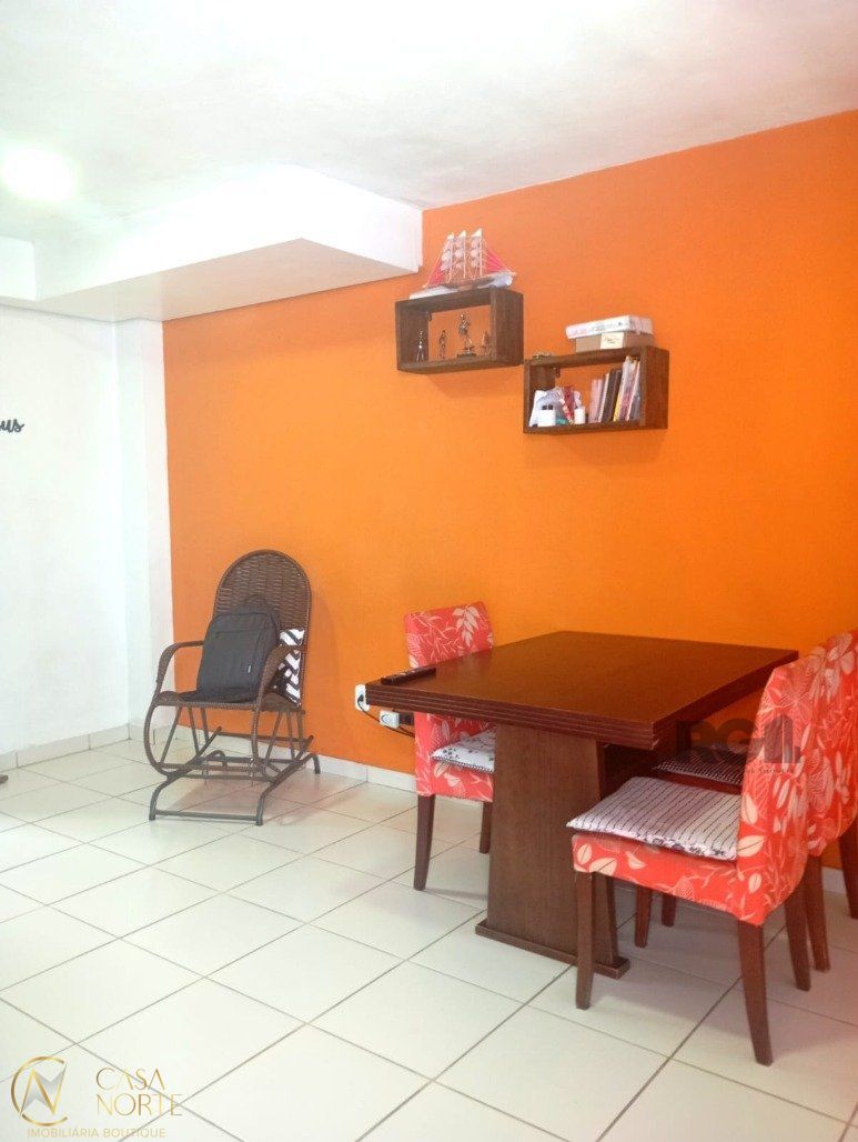 Sobrado à venda com 2 quartos, 80m², 2 vagas, Beco Chácara do Banco no bairro Restinga em Porto Alegre