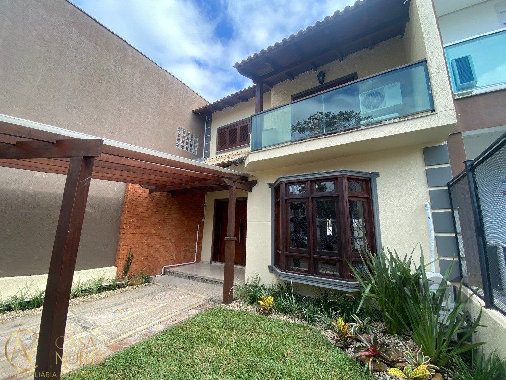 Casa à venda com 3 quartos, 150m², 1 suíte, 1 vaga, Rua Roberto Santini no bairro Hípica em Porto Alegre
