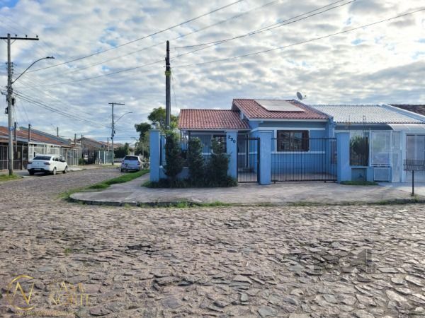 Casa à venda com 3 quartos, 75m², 1 suíte, 2 vagas, Rua Doutor Raphael Loro no bairro Hípica em Porto Alegre