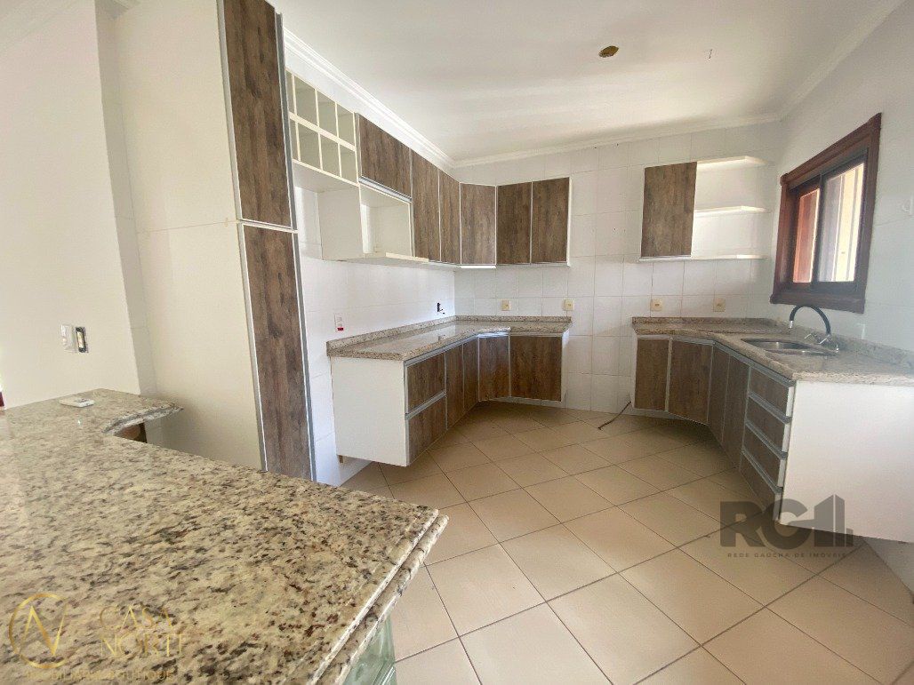 Casa à venda com 3 quartos, 150m², 1 suíte, 1 vaga, Rua Roberto Santini no bairro Hípica em Porto Alegre