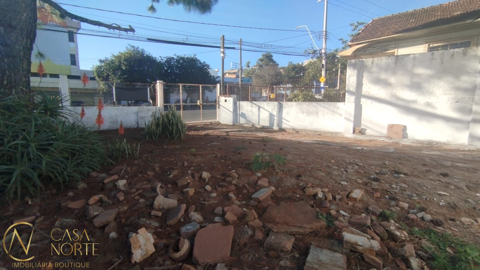 Terreno à venda  com 319m², Avenida Otto Niemeyer no bairro Tristeza em Porto Alegre