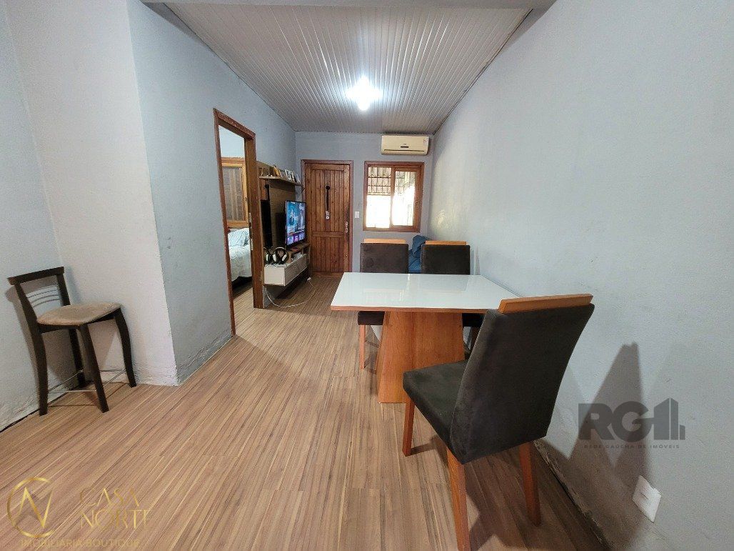 Casa à venda com 2 quartos, 50m², 2 vagas, Rua do Schneider no bairro Hípica em Porto Alegre