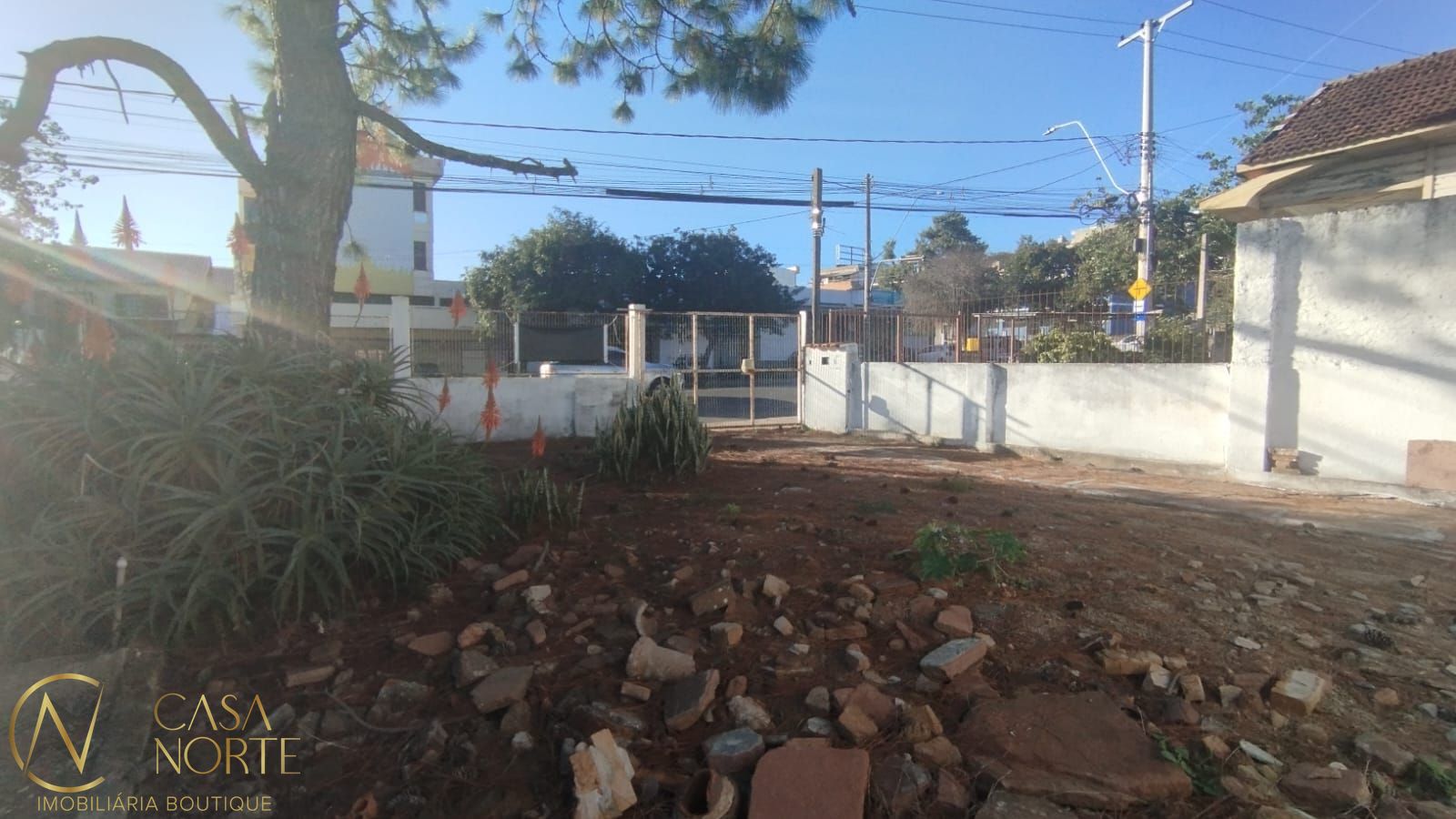 Terreno à venda  com 319m², Avenida Otto Niemeyer no bairro Tristeza em Porto Alegre