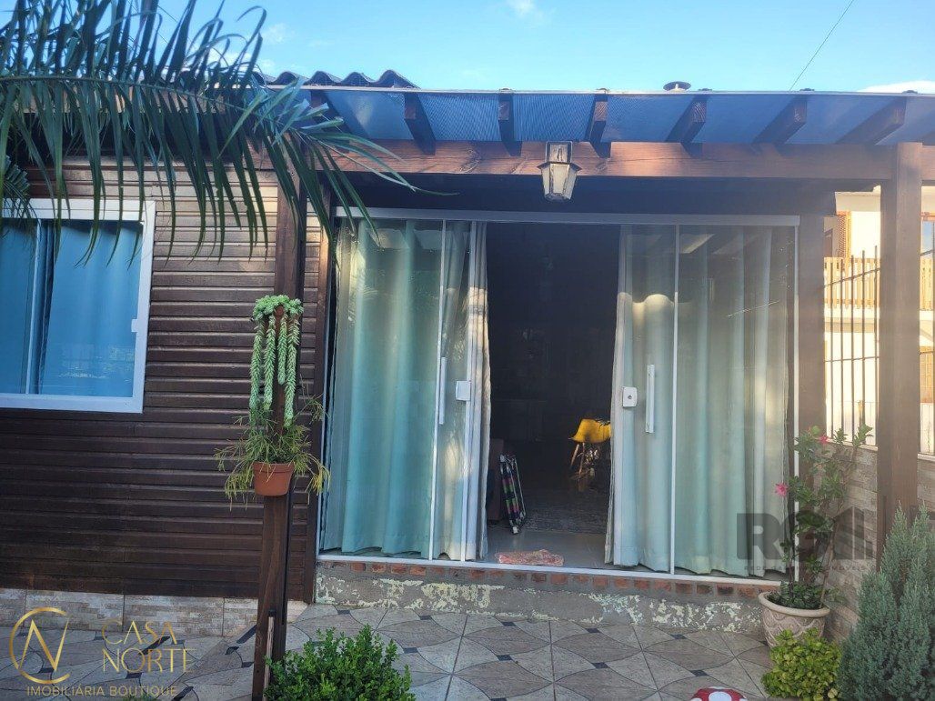 Casa à venda com 2 quartos, 100m², 1 vaga, Rua Luan Jacoby no bairro Ponta Grossa em Porto Alegre