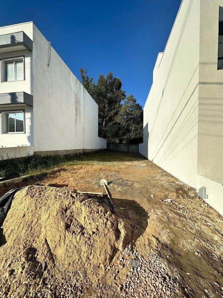 Terreno à venda  com 181m², Rua Carlos Maximiliano Fayet no bairro Hípica em Porto Alegre
