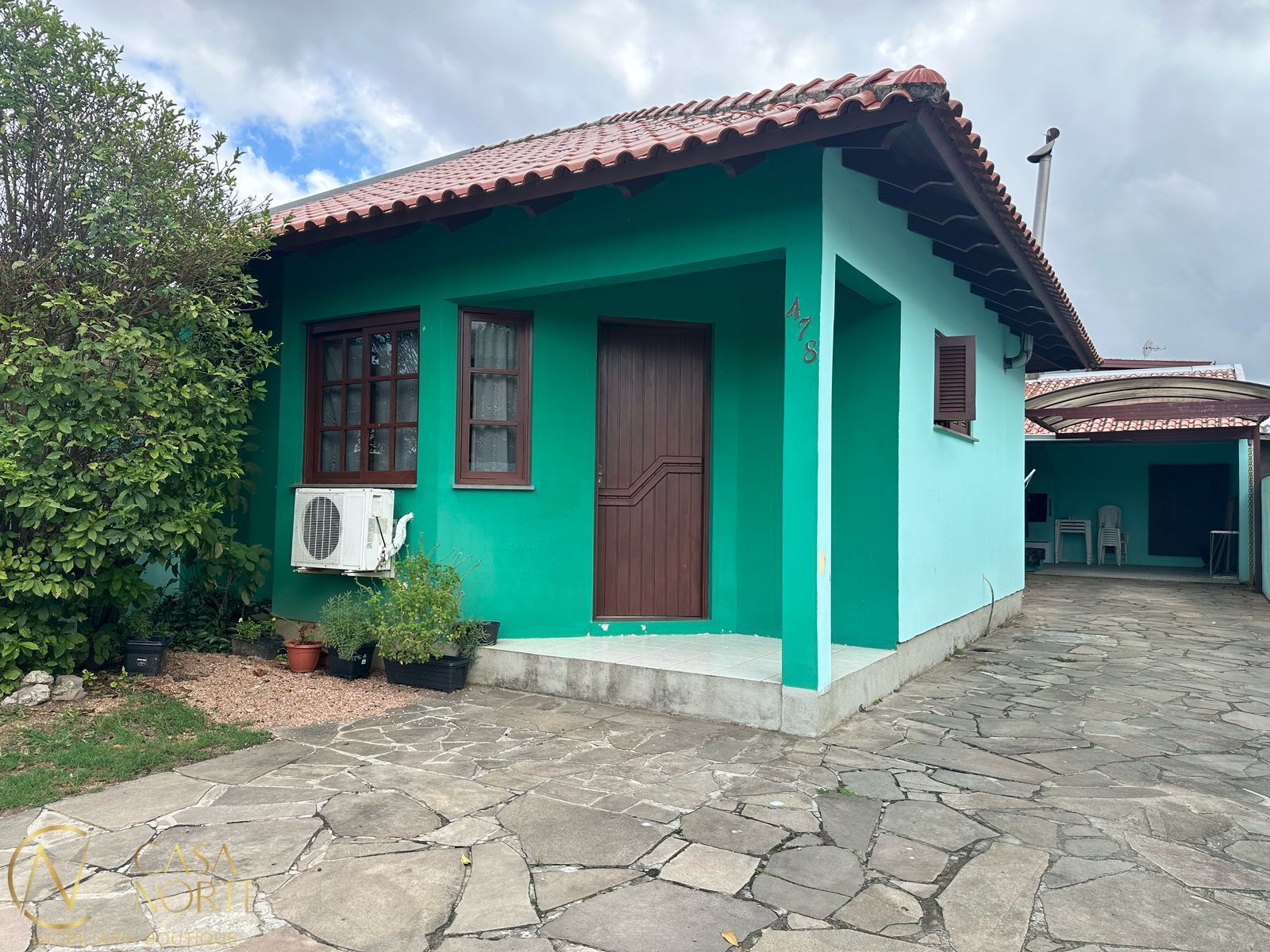 Casa à venda com 2 quartos, 98m², 2 vagas, Rua Lauro Motta Duarte no bairro Belém Novo em Porto Alegre