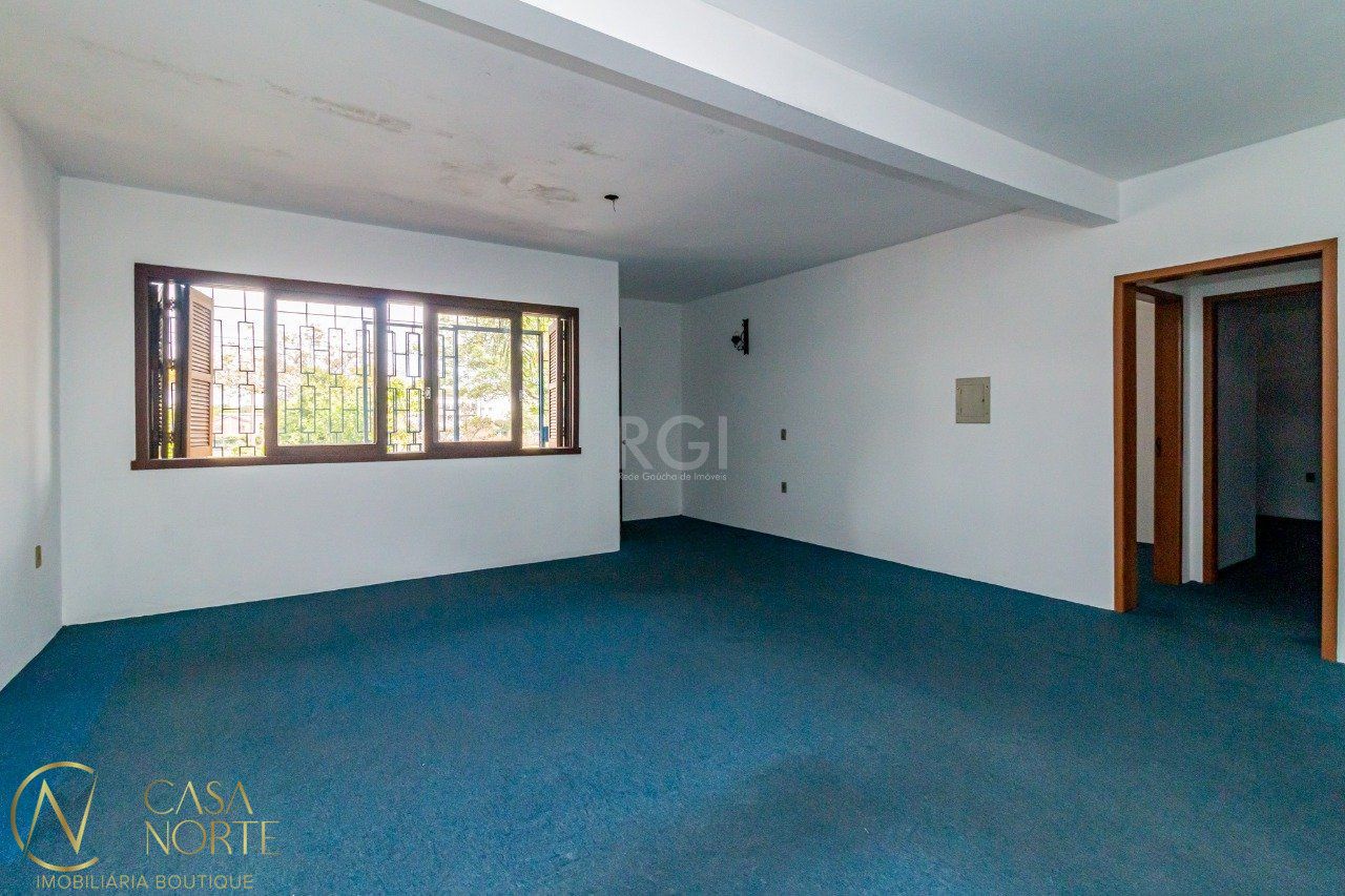 Casa à venda com 3 quartos, 296m², 1 suíte, 3 vagas, Avenida Maurício Seligman no bairro Rubem Berta em Porto Alegre