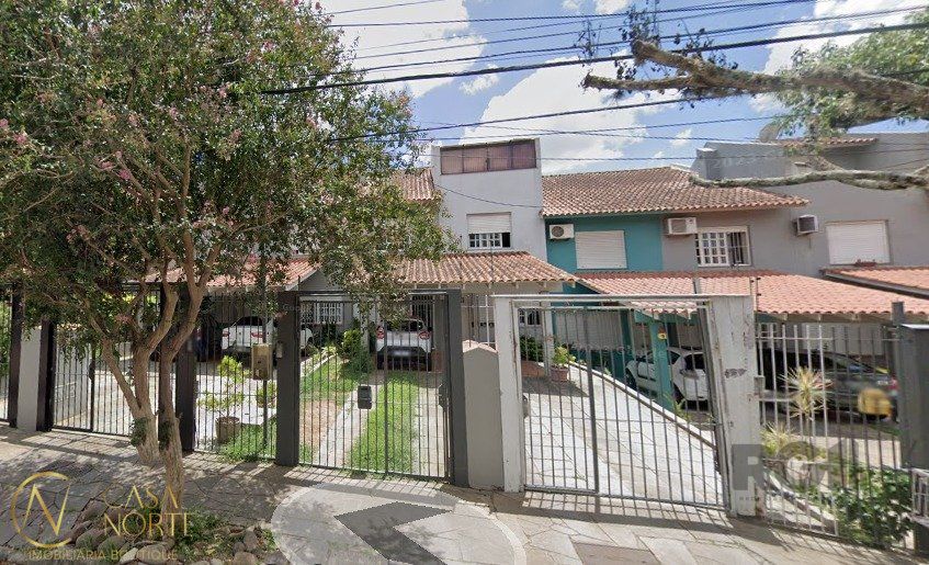 Casa à venda com 2 quartos, 101m², 2 vagas, Rua Doutor Galdino Nunes Vieira no bairro Jardim Itu em Porto Alegre