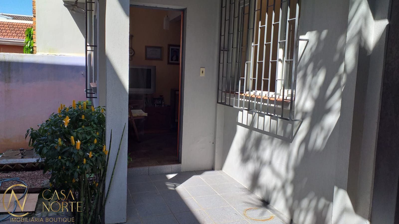 Casa à venda com 3 quartos, 269m², 1 suíte, 3 vagas, Rua das Caravelas no bairro Vila Ipiranga em Porto Alegre