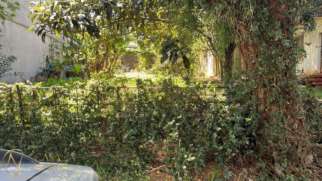 Terreno à venda  com 723m², Praça Paulo de Aragão Bozano no bairro Vila Ipiranga em Porto Alegre