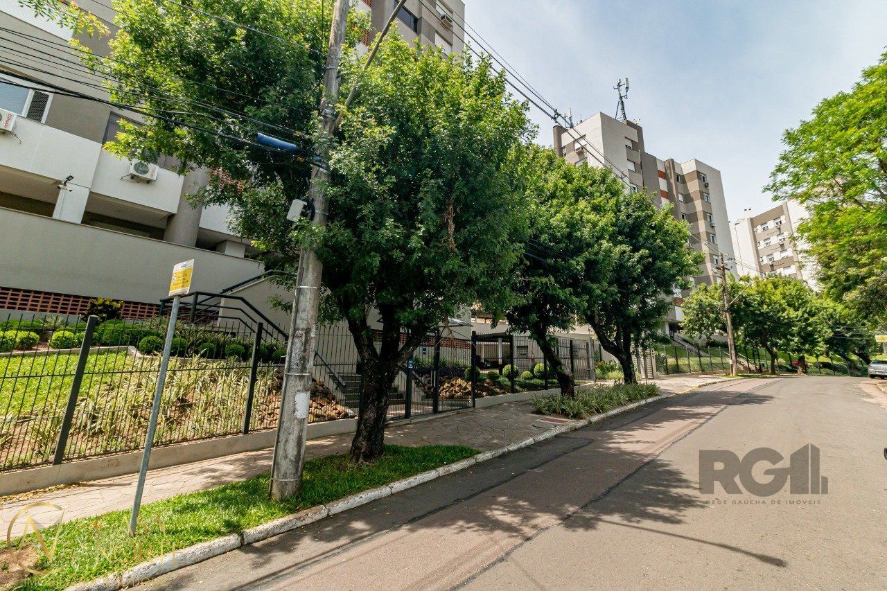 Apartamento à venda com 2 quartos, 68m², 1 vaga, Rua Cipó no bairro Passo da Areia em Porto Alegre