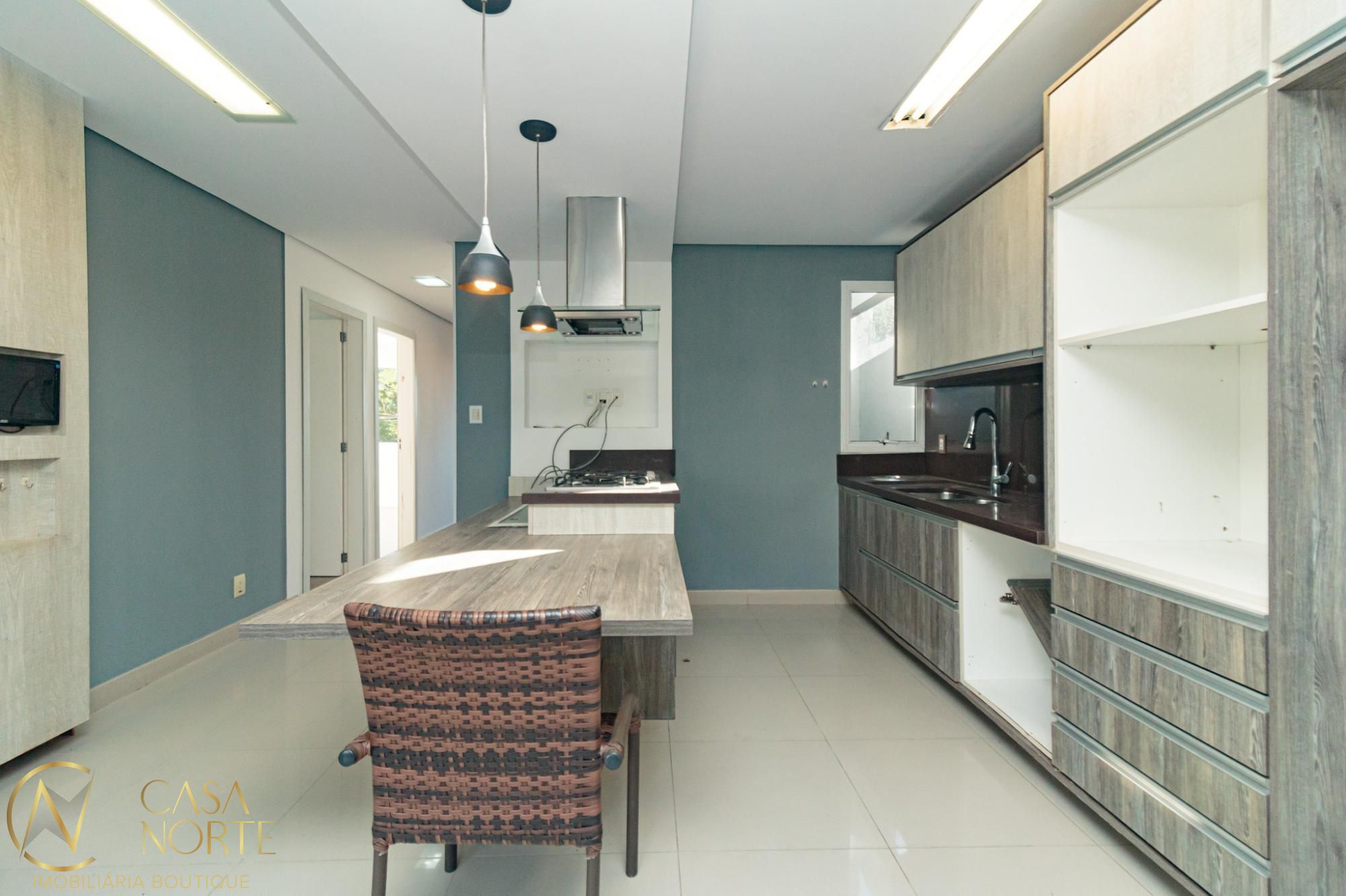 Casa à venda com 4 quartos, 104m², 2 vagas, Rua Engenheiro Walter Boehl no bairro Vila Ipiranga em Porto Alegre