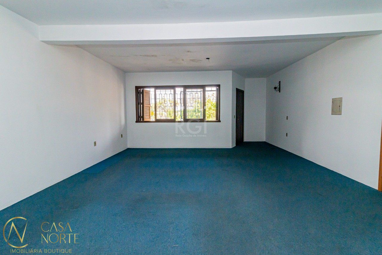 Casa à venda com 3 quartos, 296m², 1 suíte, 3 vagas, Avenida Maurício Seligman no bairro Rubem Berta em Porto Alegre