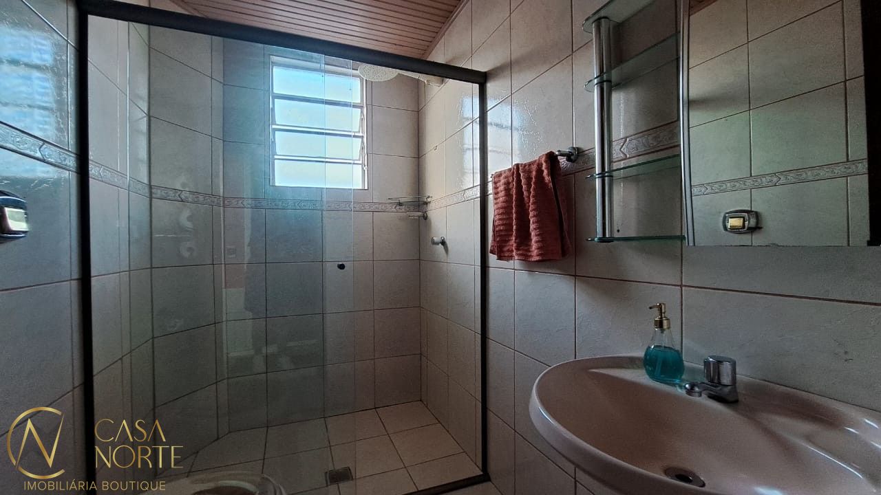 Casa à venda com 4 quartos, 280m², 1 suíte, 2 vagas, Rua Fernando Souto da Silva no bairro Morro Santana em Porto Alegre