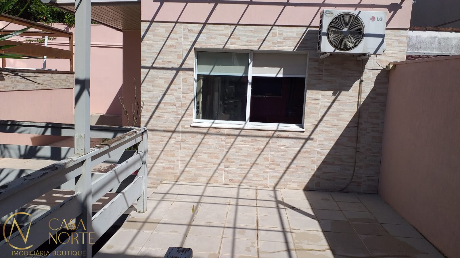Casa à venda com 3 quartos, 269m², 1 suíte, 3 vagas, Rua das Caravelas no bairro Vila Ipiranga em Porto Alegre