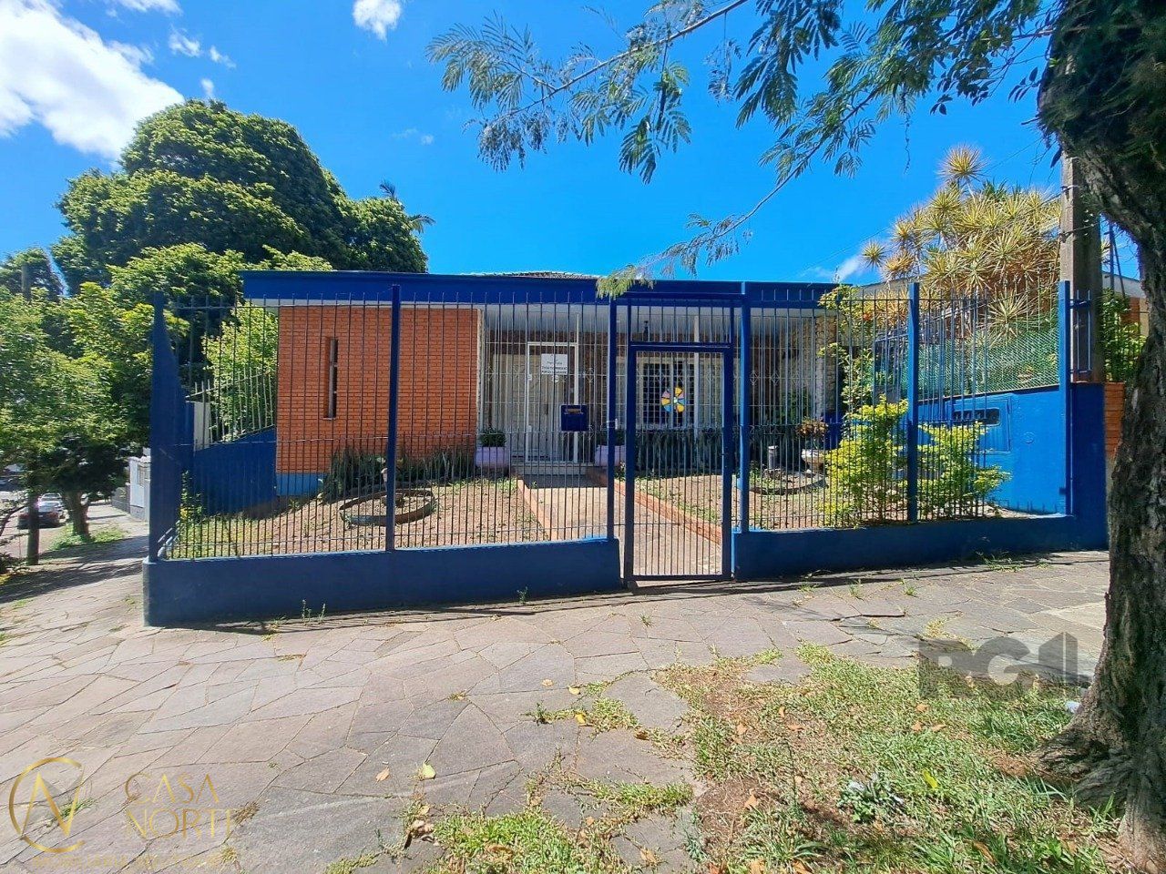 Casa à venda com 5 quartos, 330m², 2 suítes, 3 vagas, Rua Gaston Englert no bairro Vila Ipiranga em Porto Alegre