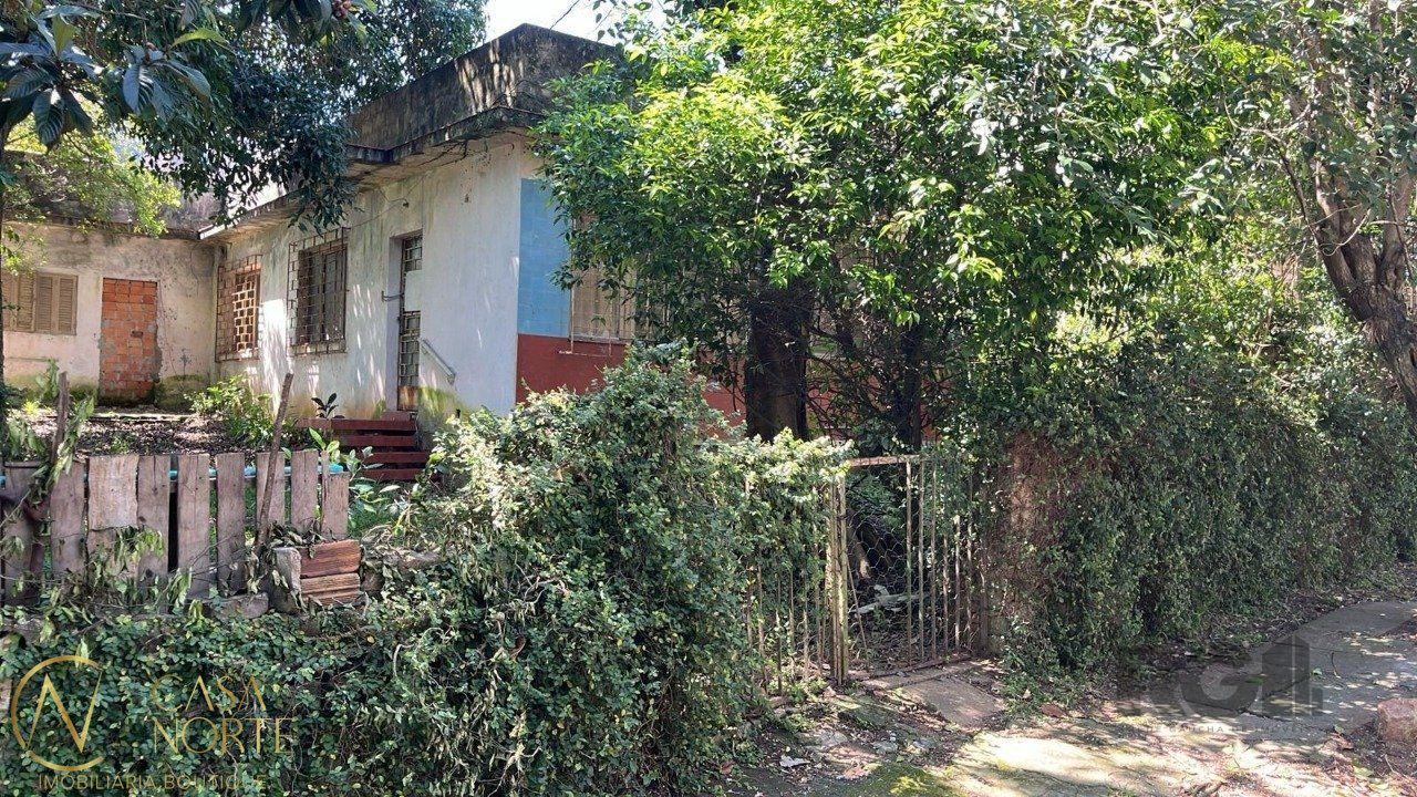 Terreno à venda  com 723m², Praça Paulo de Aragão Bozano no bairro Vila Ipiranga em Porto Alegre