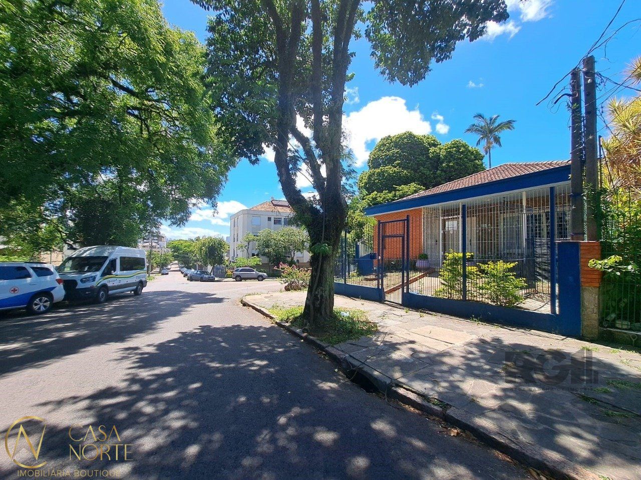 Casa à venda com 5 quartos, 330m², 2 suítes, 3 vagas, Rua Gaston Englert no bairro Vila Ipiranga em Porto Alegre