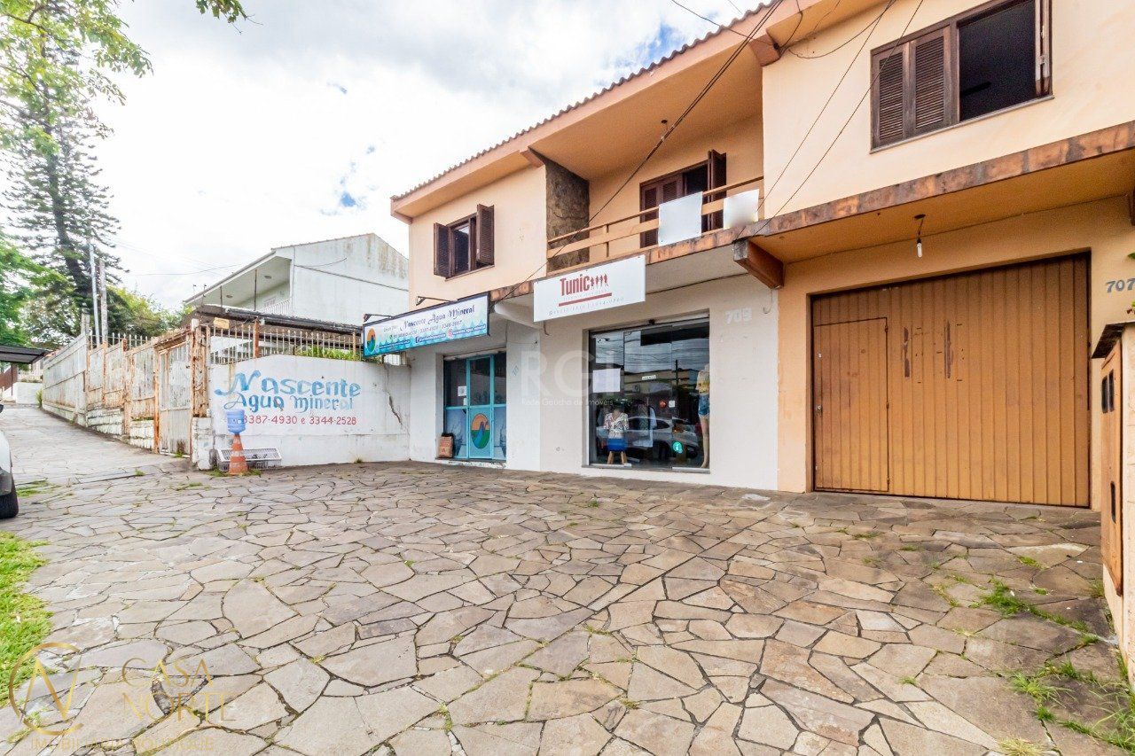 Geminado à venda com 3 quartos, 215m², 1 suíte, 2 vagas, Avenida Alberto Pasqualini no bairro Jardim Sabará em Porto Alegre