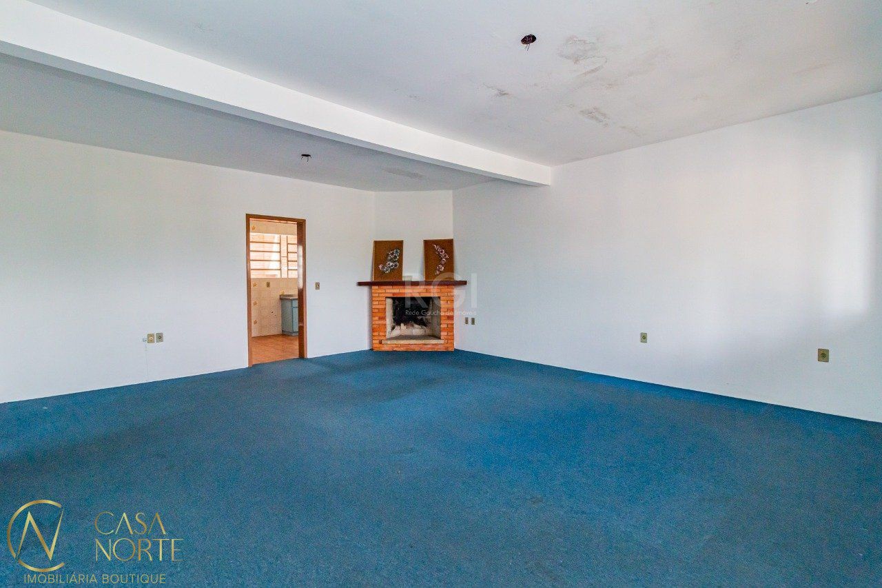 Casa à venda com 3 quartos, 296m², 1 suíte, 3 vagas, Avenida Maurício Seligman no bairro Rubem Berta em Porto Alegre