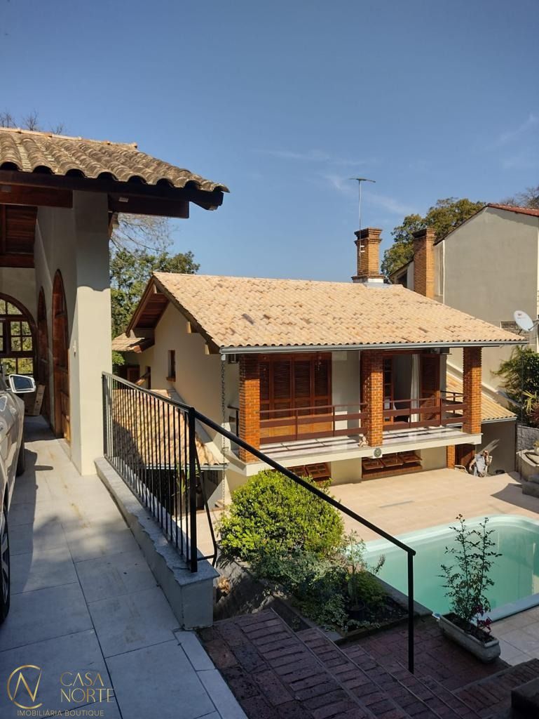 Casa à venda com 4 quartos, 350m², 2 suítes, 4 vagas, Rua dos Minuanos no bairro Espírito Santo em Porto Alegre