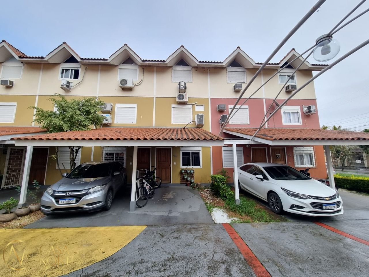 Casa de Condomínio à venda com 3 quartos, 94m², 1 suíte, 1 vaga, Rua Afonso Arinos no bairro Camaquã em Porto Alegre