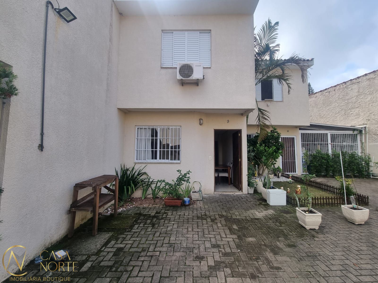 Casa à venda com 2 quartos, 72m², 1 vaga, Rua Francisco Bortoluzzi no bairro Ipanema em Porto Alegre