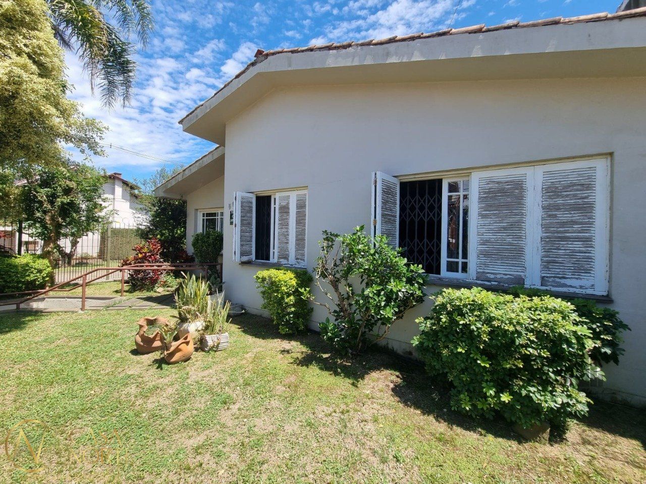 Casa à venda com 4 quartos, 180m², 2 suítes, 4 vagas, Rua Pasteur no bairro Ipanema em Porto Alegre