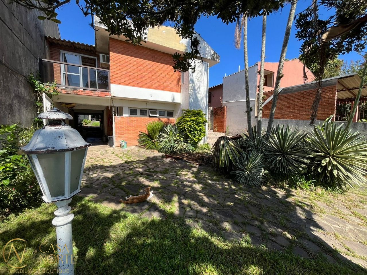 Casa à venda com 3 quartos, 250m², 1 suíte, 5 vagas, Rua Jacunda no bairro Guarujá em Porto Alegre