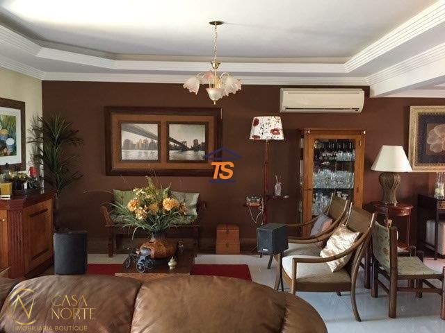 Casa à venda com 3 quartos, 380m², 2 suítes, 2 vagas, Avenida Cai no bairro Cristal em Porto Alegre