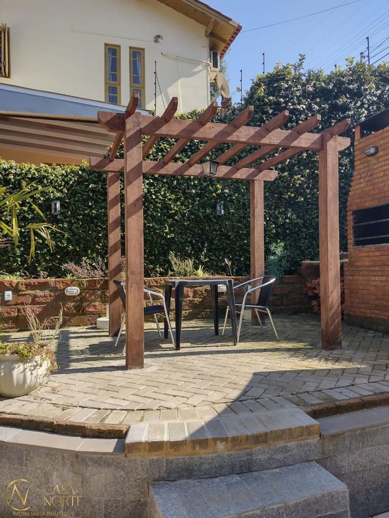 Casa à venda com 4 quartos, 350m², 2 suítes, 4 vagas, Rua dos Minuanos no bairro Espírito Santo em Porto Alegre