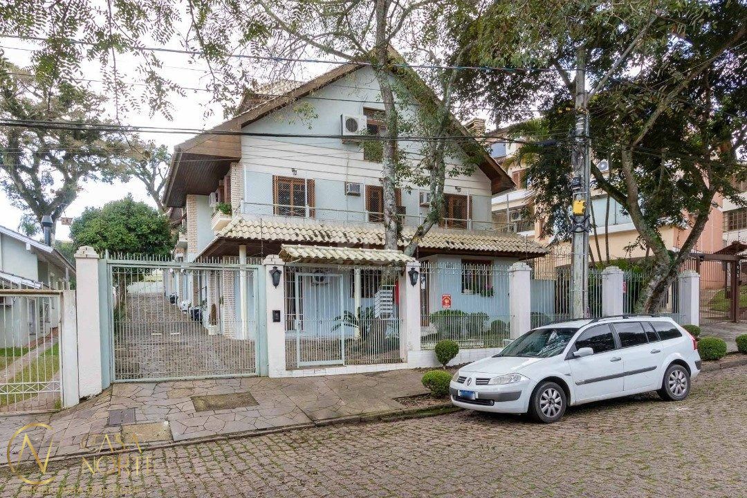 Casa de Condomínio à venda com 3 quartos, 285m², 1 suíte, 2 vagas, Rua João Mendes Ouriques no bairro Jardim Isabel em Porto Alegre