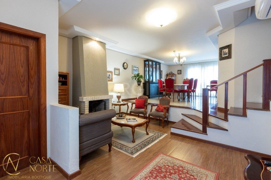 Casa de Condomínio à venda com 3 quartos, 285m², 1 suíte, 2 vagas, Rua João Mendes Ouriques no bairro Jardim Isabel em Porto Alegre
