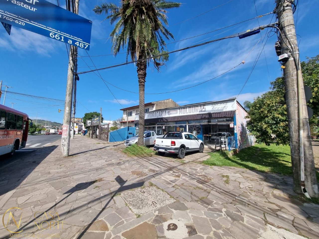 Terreno à venda  com 402m², Avenida Juca Batista no bairro Cavalhada em Porto Alegre