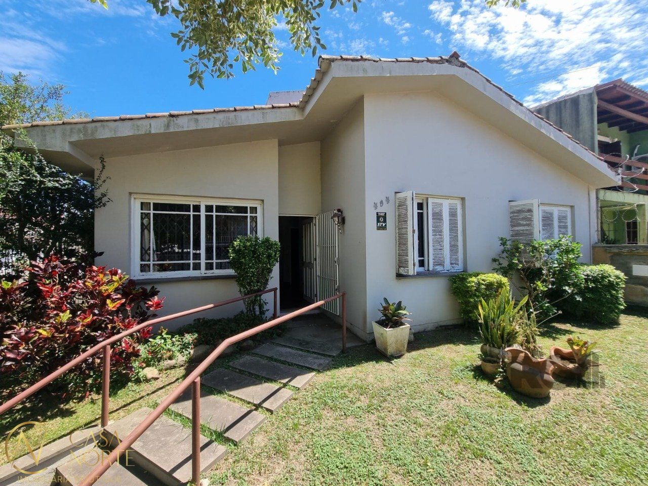 Casa à venda com 4 quartos, 180m², 2 suítes, 4 vagas, Rua Pasteur no bairro Ipanema em Porto Alegre