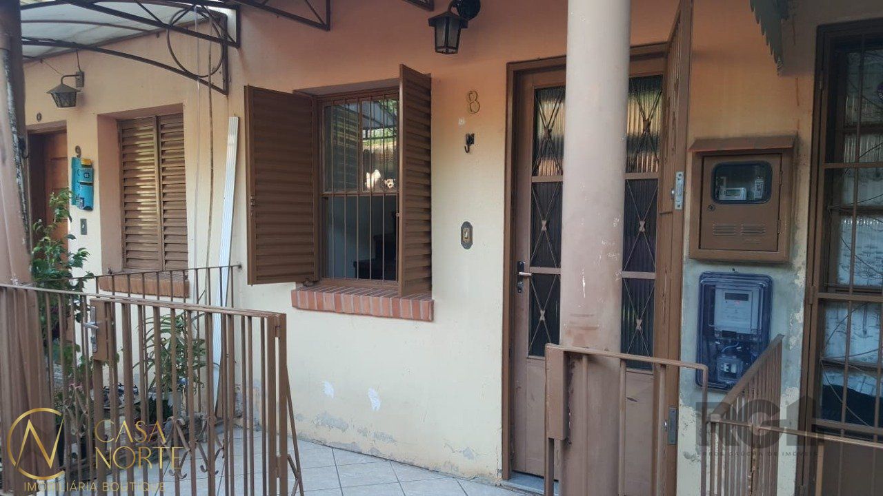 Casa de Condomínio à venda com 1 quarto, 70m², 1 vaga, Rua Mura no bairro Guarujá em Porto Alegre